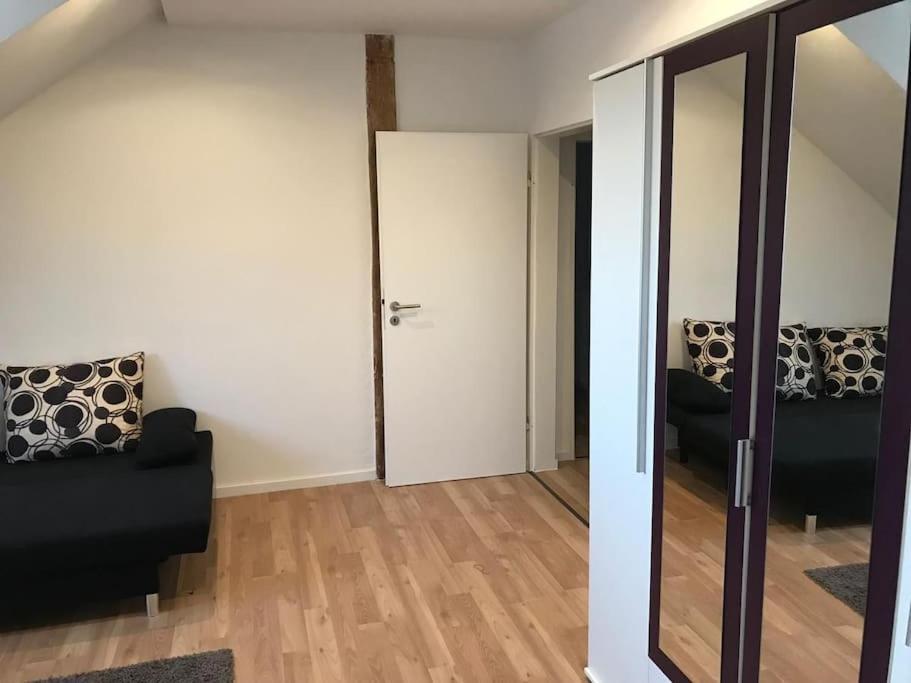 Zentrum, Helle Und Ruhige Moeblierte Dg-wohnung Zwischen Steintor Und Uni *