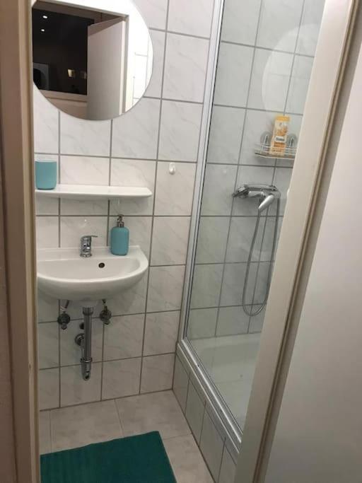 Zentrum, Helle Und Ruhige Moeblierte Dg-wohnung Zwischen Steintor Und Uni Apartment *